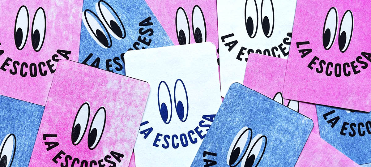 logo escocesa fondo gris